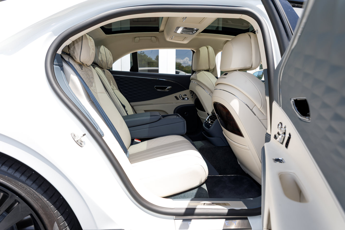 Certified 2024 Bentley Flying Spur W12 AWD/4WD image 22