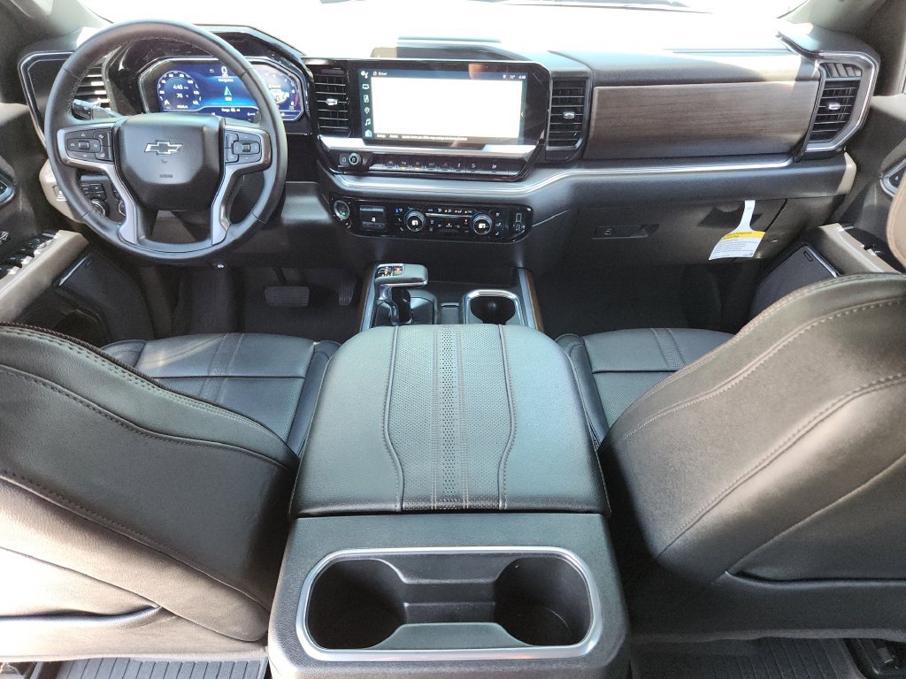 Used 2024 Chevrolet Silverado 1500 High Country w/ Midnight Edition AWD/4WD image 13