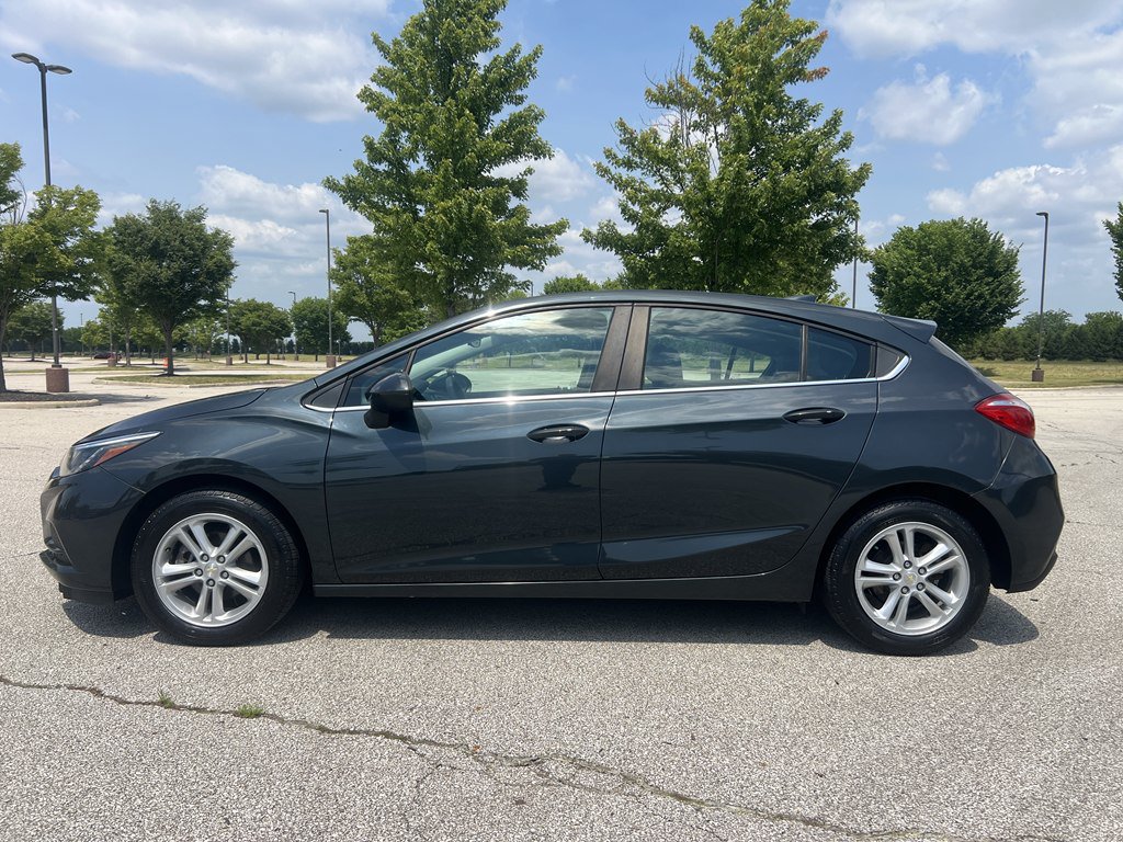 Used 2017 Chevrolet Cruze LT w/ Convenience Package FWD image 2