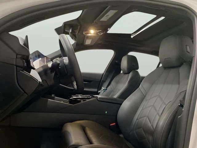 Used 2025 BMW 530i image 42