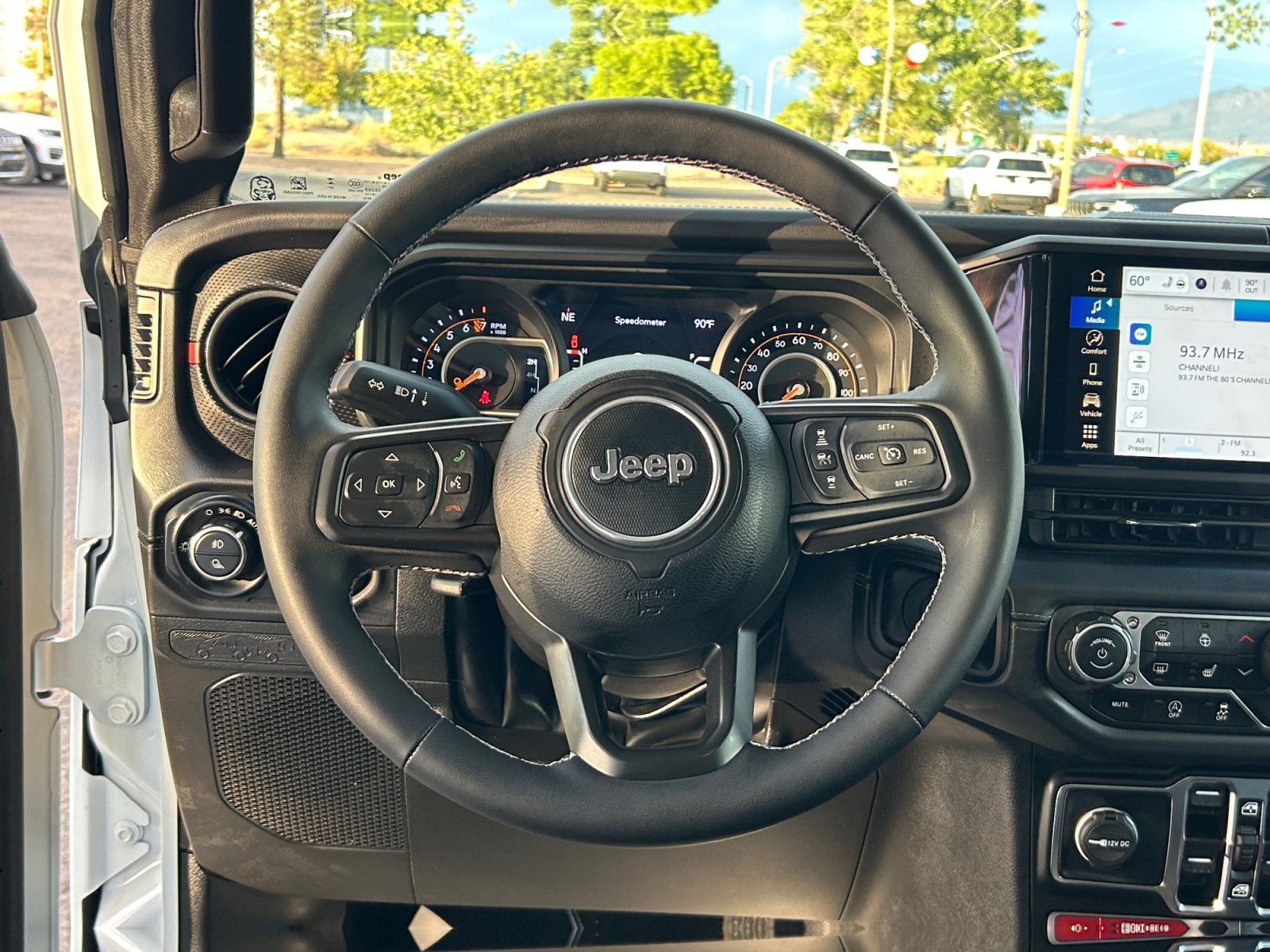 Used 2025 Jeep Gladiator Rubicon w/ Convenience Group AWD/4WD image 9