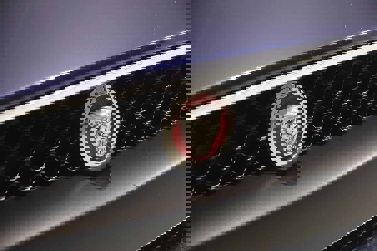 Used 2016 Jaguar F-TYPE Coupe image 17