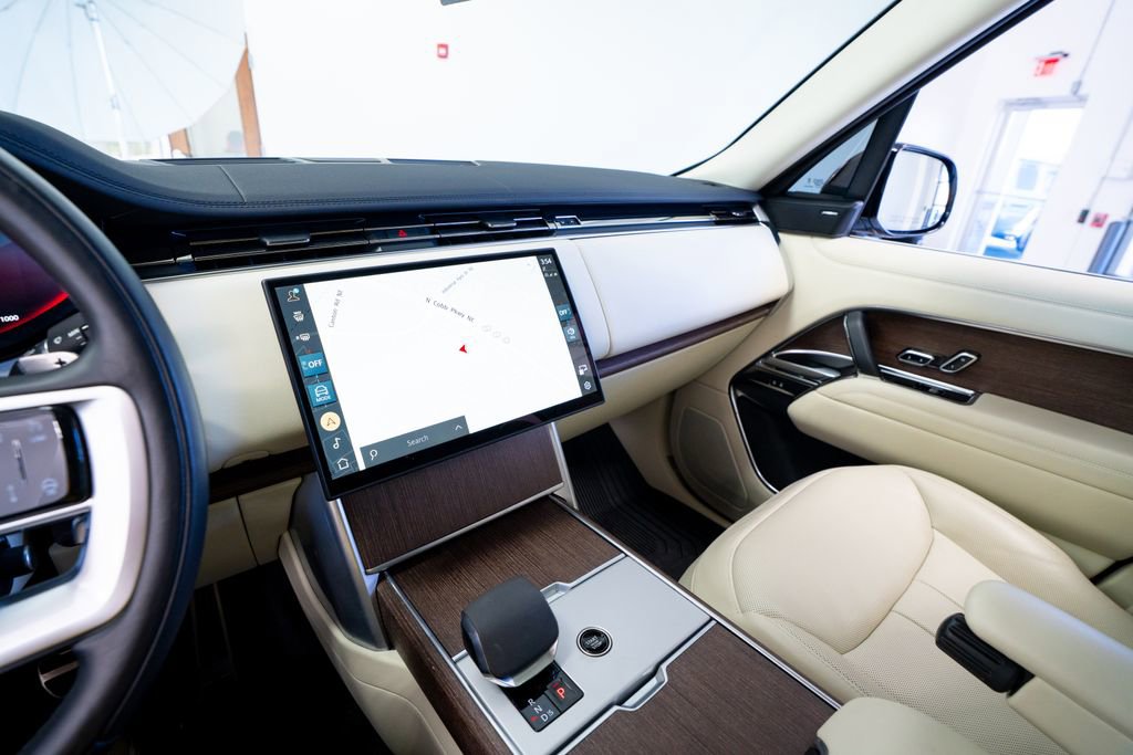 Used 2024 Land Rover Range Rover Long Wheelbase SE image 40