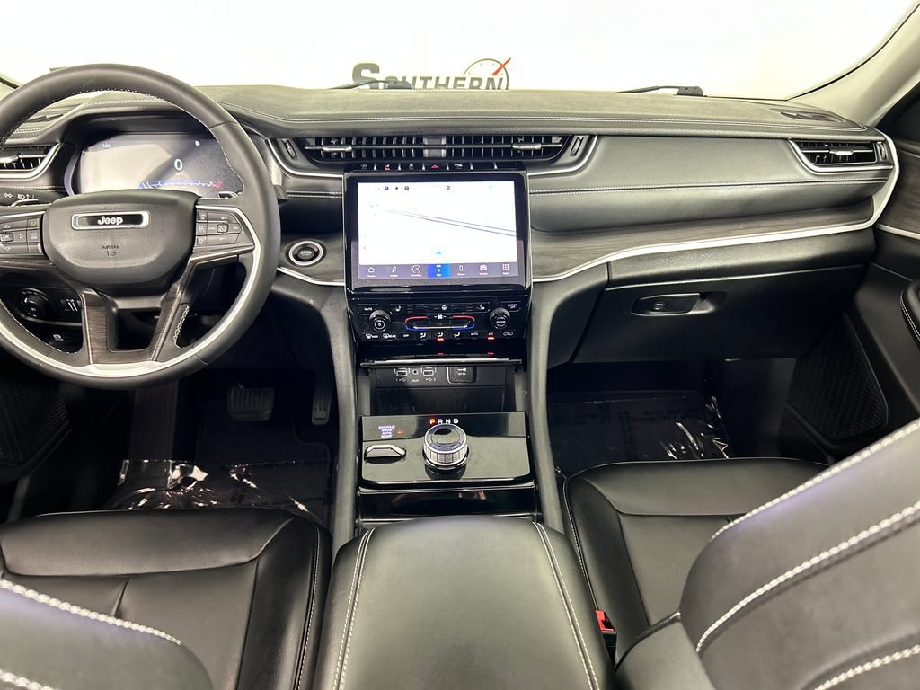 Used 2023 Jeep Grand Cherokee Limited w/ Black Appearance Package AWD/4WD image 19