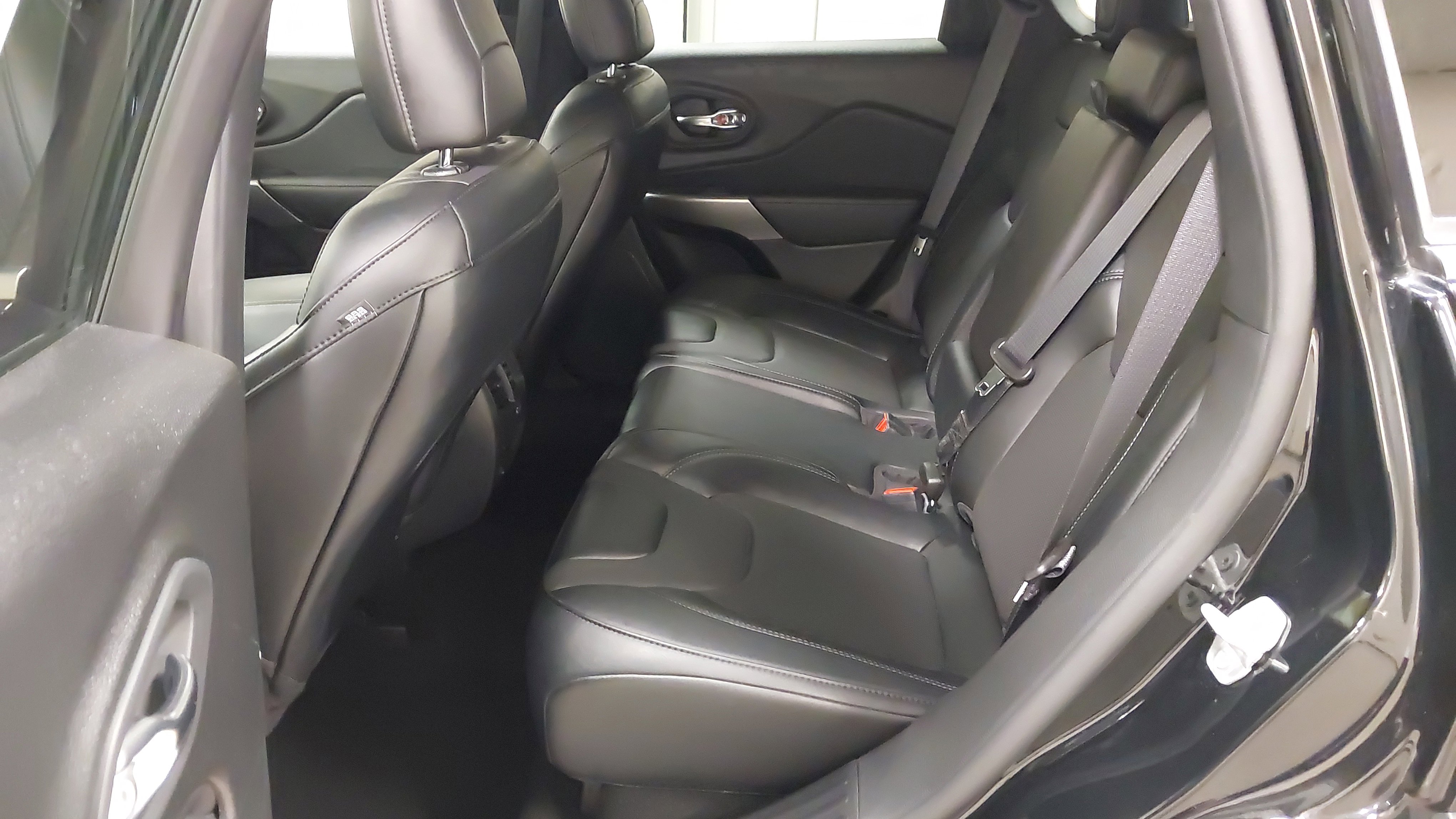 Used 2022 Jeep Cherokee Limited image 38