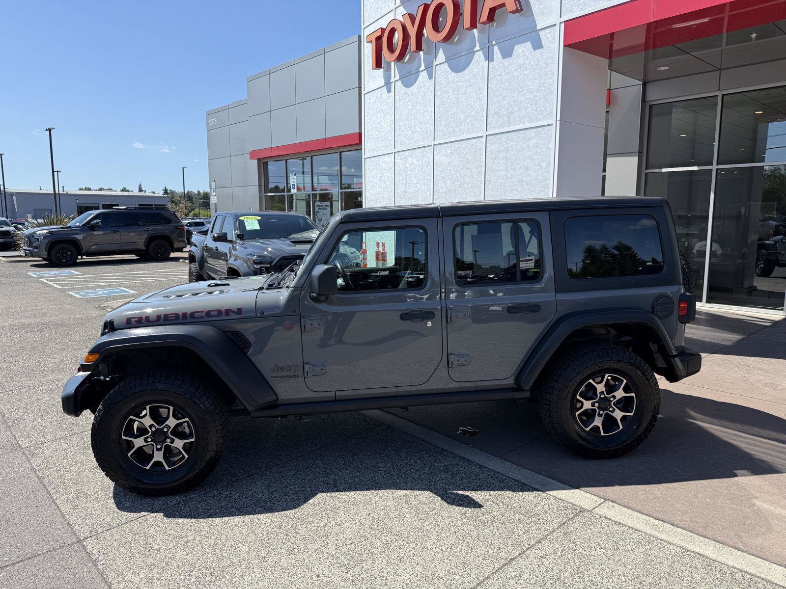 Used 2018 Jeep Wrangler Unlimited Rubicon AWD/4WD image 3