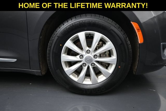 Used 2018 Chrysler Pacifica Touring-L Plus FWD image 54