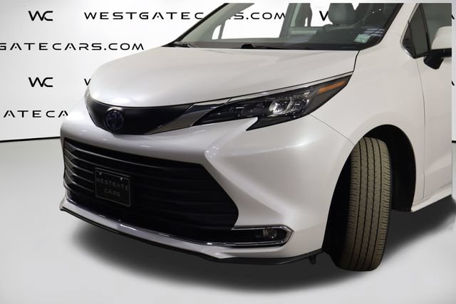 Used 2024 Toyota Sienna XLE AWD/4WD image 50