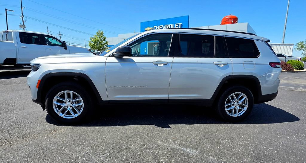 Used 2024 Jeep Grand Cherokee L Laredo AWD/4WD image 3