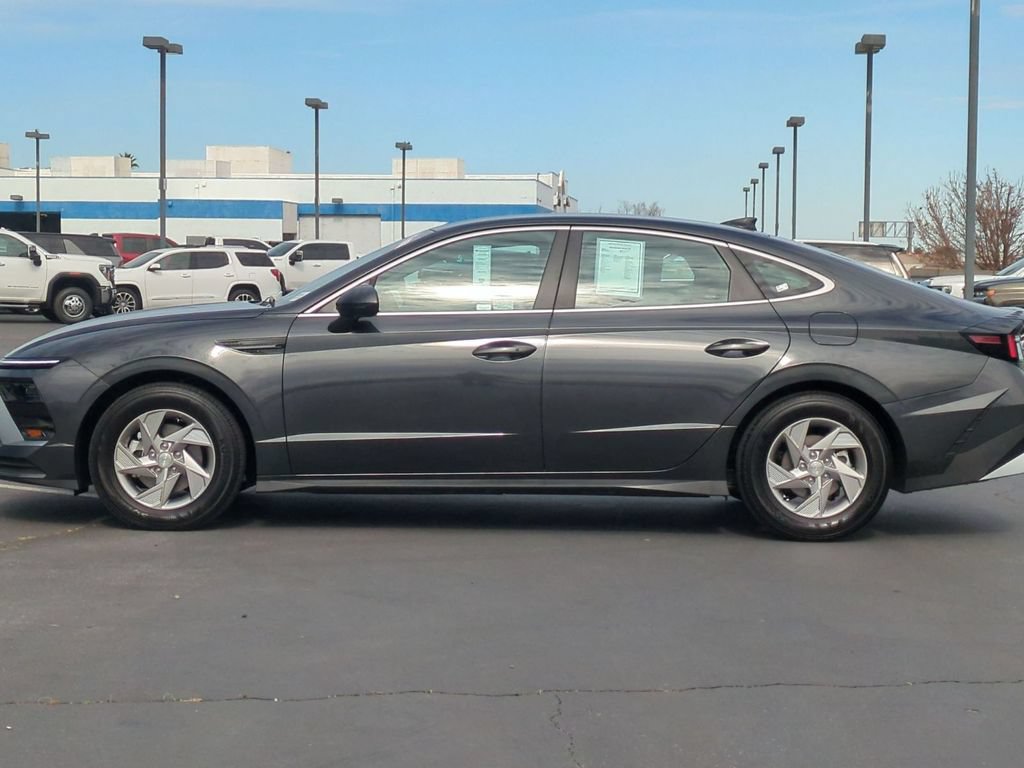 Used 2025 Hyundai Sonata SE FWD image 4