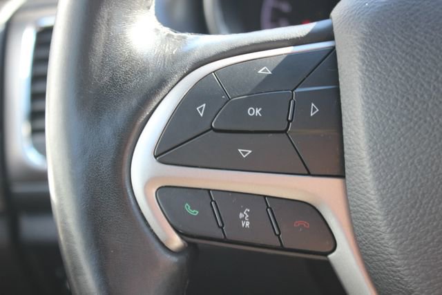 Used 2020 Jeep Grand Cherokee Altitude AWD/4WD image 14