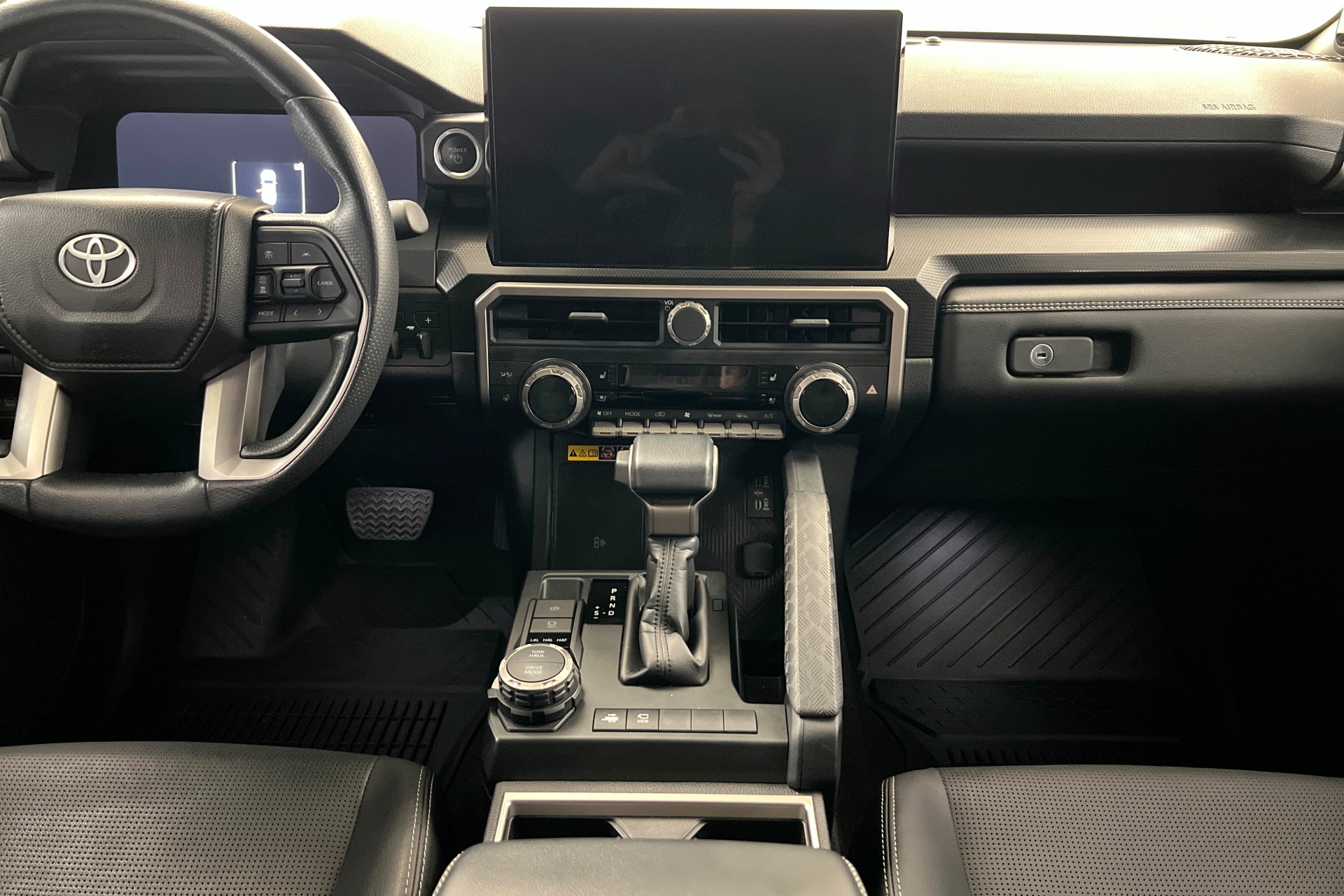 Used 2025 Toyota 4Runner Limited w/ Tow Technology Package AWD/4WD image 14