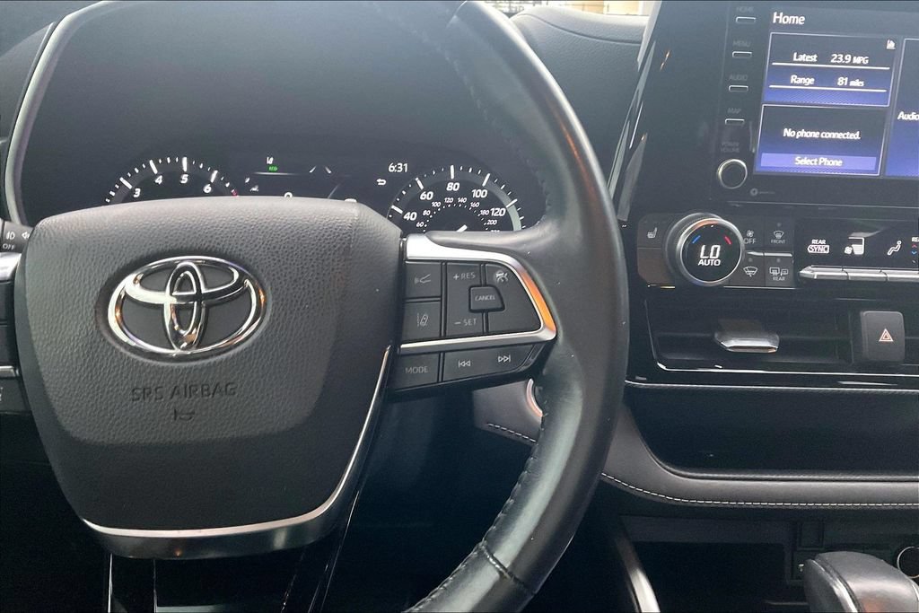 Used 2021 Toyota Highlander XSE FWD image 17