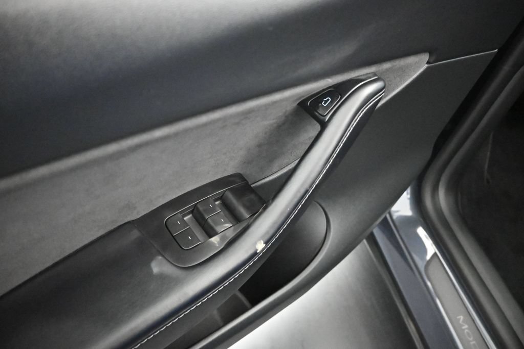 Used 2022 Tesla Model Y Long Range AWD/4WD image 13