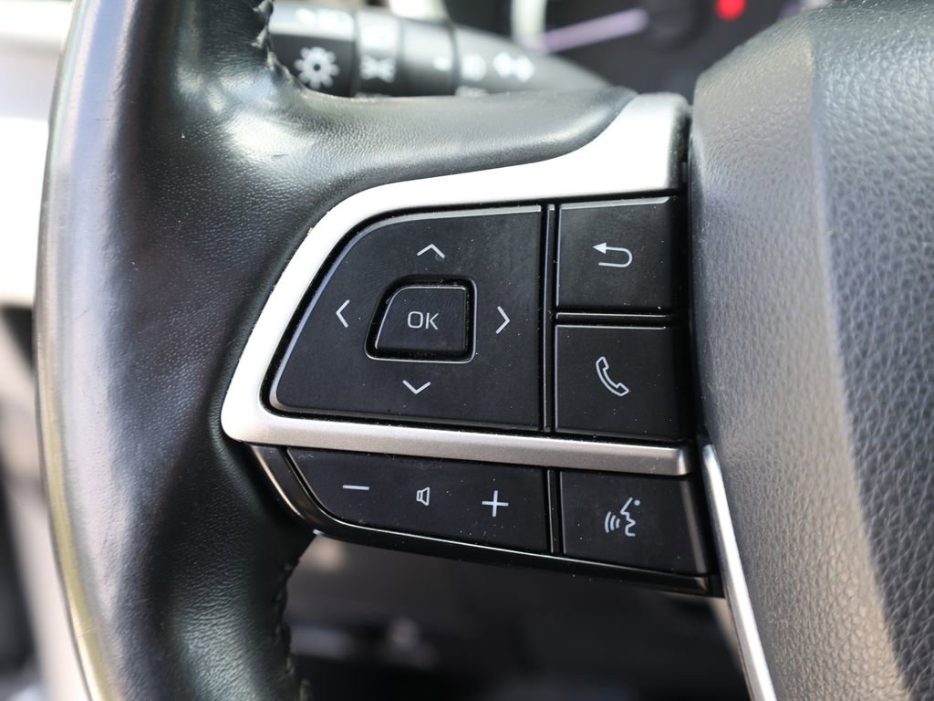 Used 2023 Toyota Highlander XLE FWD image 35