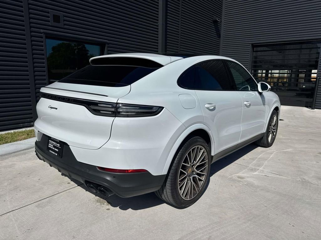 Certified 2022 Porsche Cayenne Platinum Edition image 11