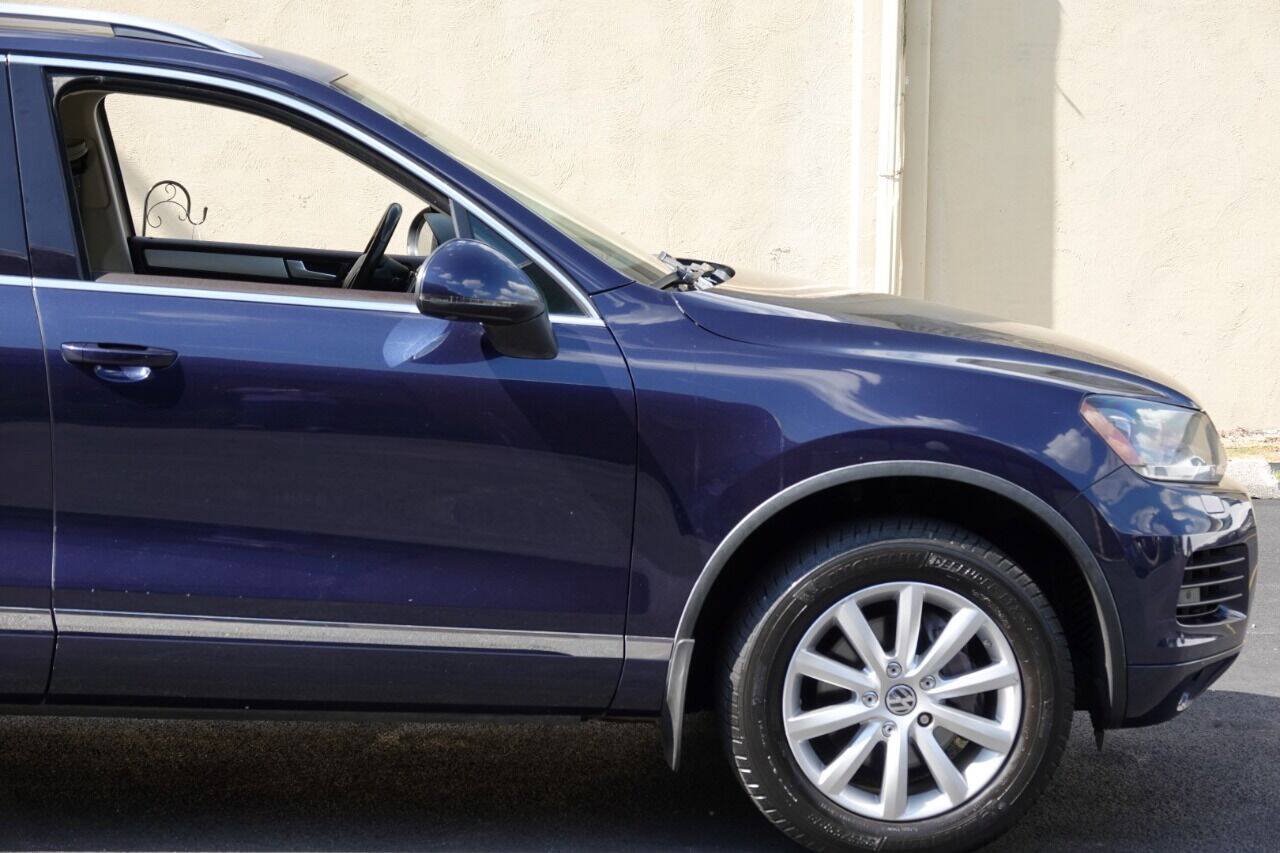Used 2012 Volkswagen Touareg Sport AWD/4WD image 17