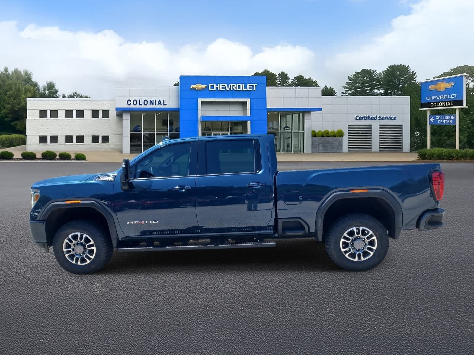 Used 2023 GMC Sierra 2500 AT4 AWD/4WD image 6