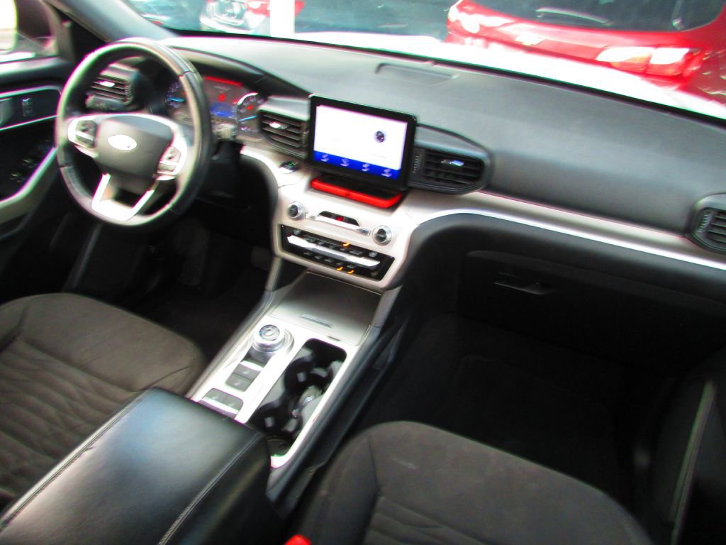 Used 2020 Ford Explorer XLT image 18