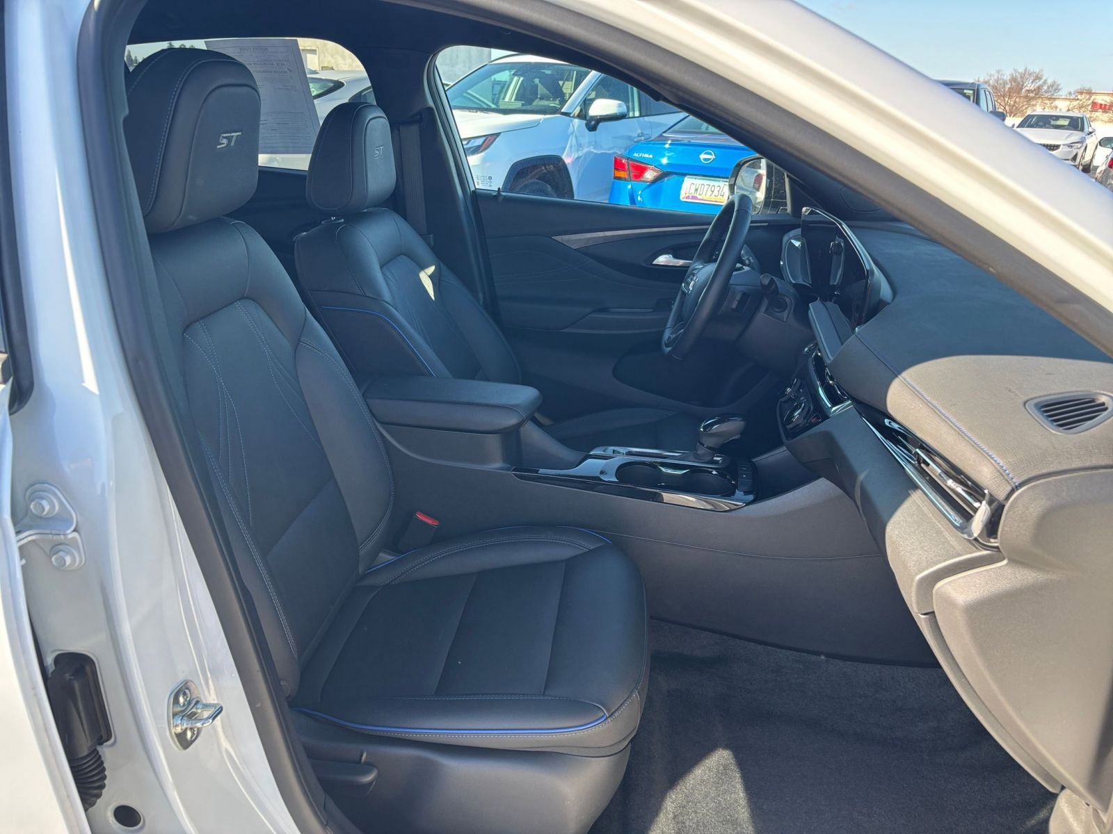 Used 2025 Buick Envista Sport Touring image 35