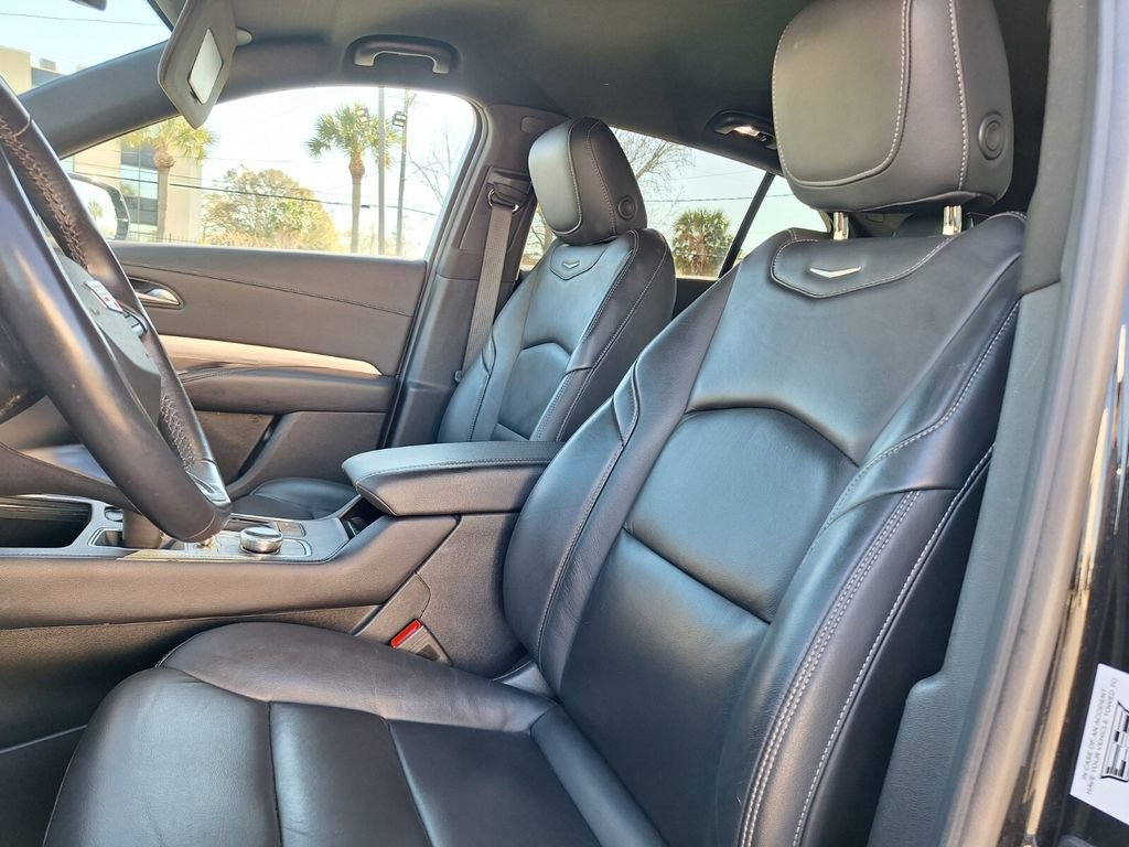 Used 2024 Cadillac XT4 Premium Luxury image 23