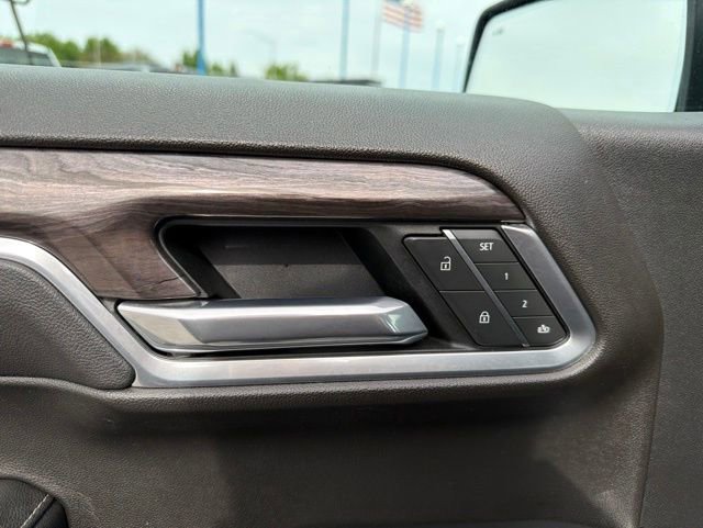 Used 2022 Chevrolet Silverado 1500 LTZ w/ LTZ Premium Package AWD/4WD image 23
