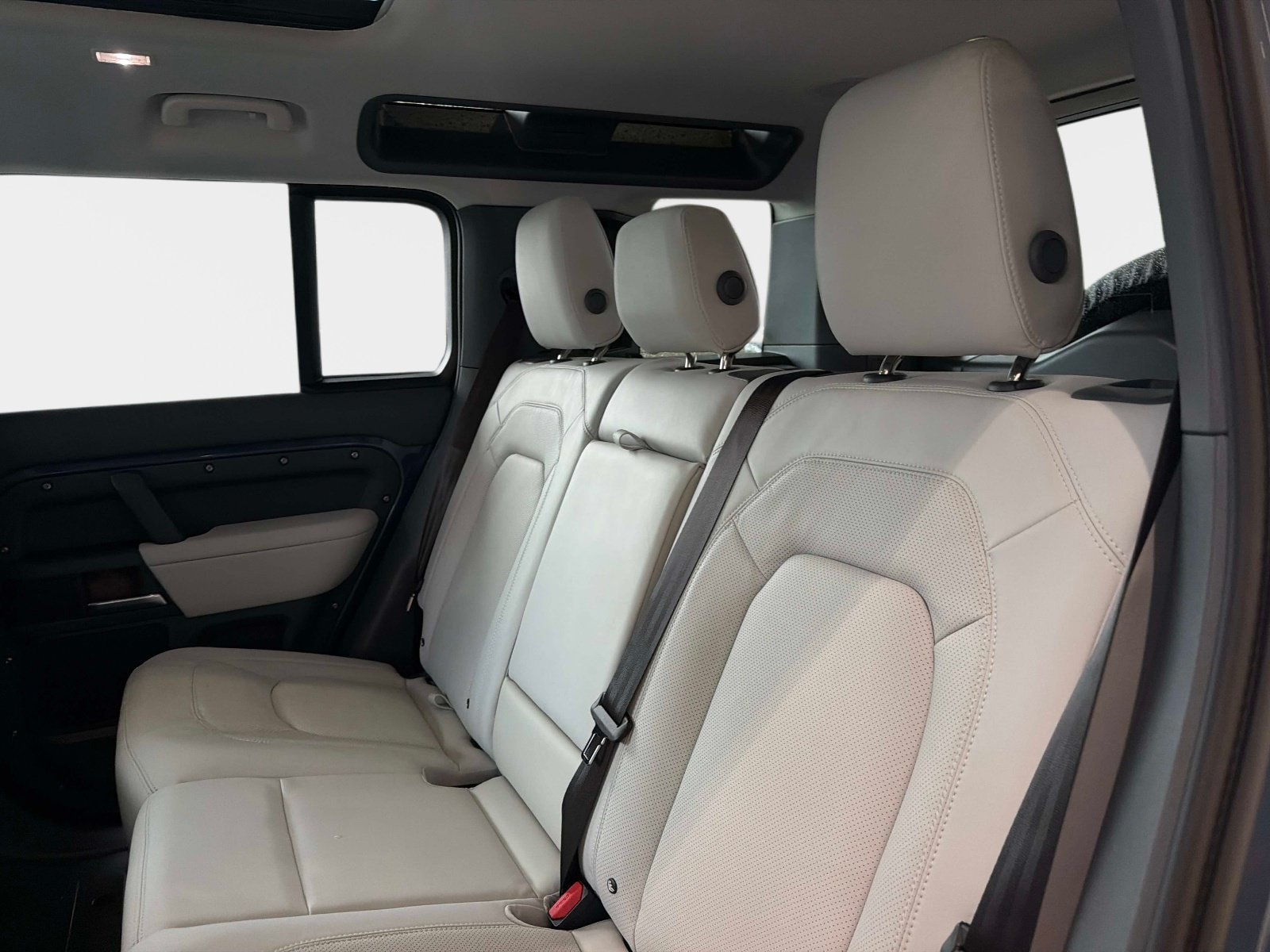 New 2026 Land Rover Defender 110 X-Dynamic SE AWD/4WD image 14