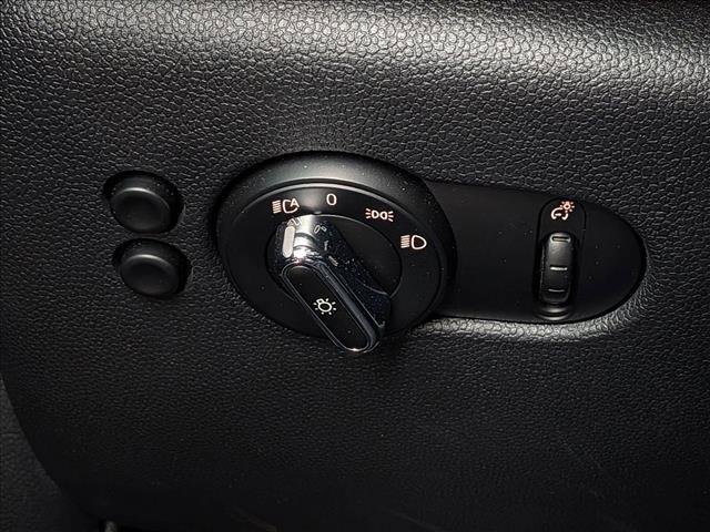 Used 2018 MINI Cooper 4-Door Hardtop image 10