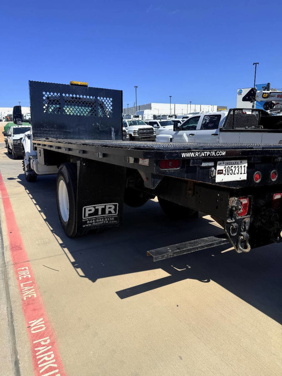 Used 2019 Ford F750 2WD Regular Cab Super Duty image 2
