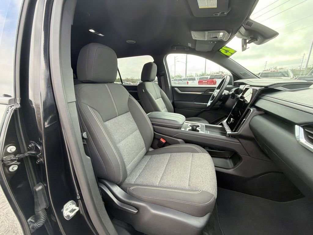 Used 2025 GMC Acadia Elevation image 33