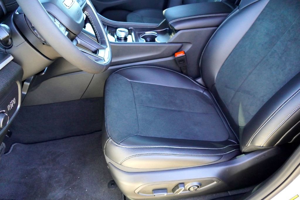 New 2025 Jeep Grand Cherokee L Altitude image 10