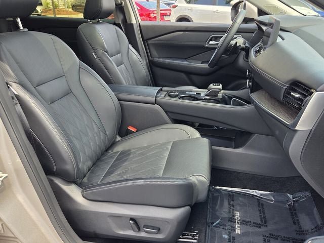 Used 2025 Nissan Rogue Platinum AWD/4WD image 16