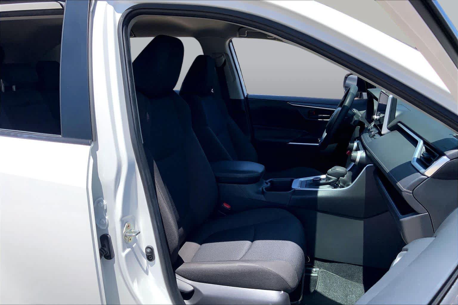Used 2025 Toyota RAV4 LE AWD/4WD image 9