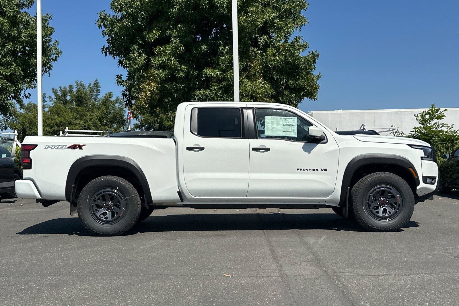 New 2027 Nissan Frontier PRO-4X w/ Pro Premium Package AWD/4WD image 2