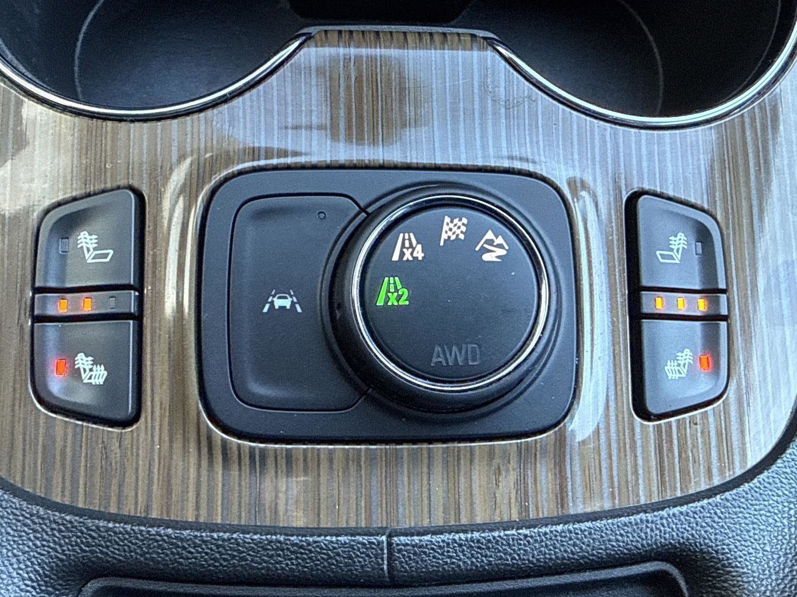 Used 2023 GMC Acadia SLE w/ Driver Convenience Package image 17