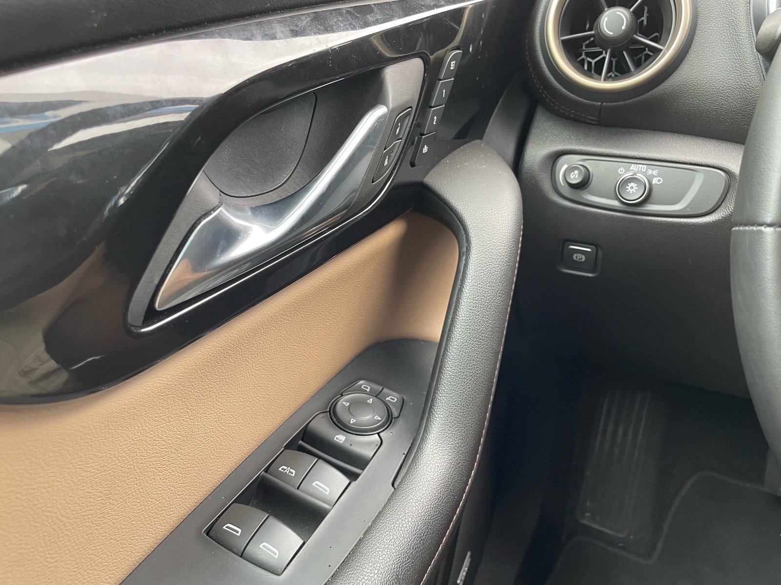 Used 2023 Chevrolet Blazer Premier w/ Driver Confidence II Package FWD image 16