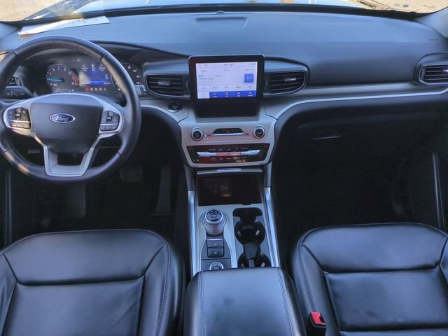 Used 2022 Ford Explorer XLT w/ Equipment Group 202A AWD/4WD image 16