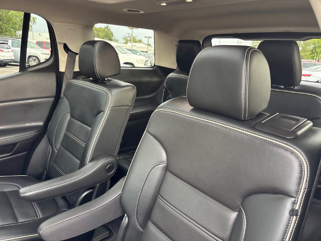 Used 2022 GMC Acadia Denali w/ Denali Ultimate Package AWD/4WD image 3
