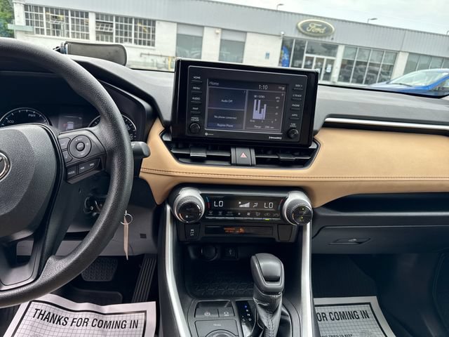 Used 2022 Toyota RAV4 LE AWD/4WD image 19