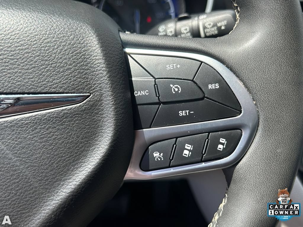 Certified 2024 Chrysler Pacifica Touring-L FWD image 30
