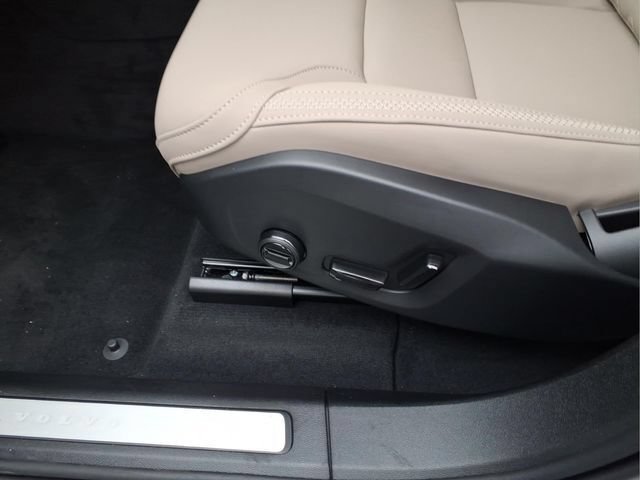 New 2026 Volvo XC60 B5 Plus w/ Protection Package Premier AWD/4WD image 16