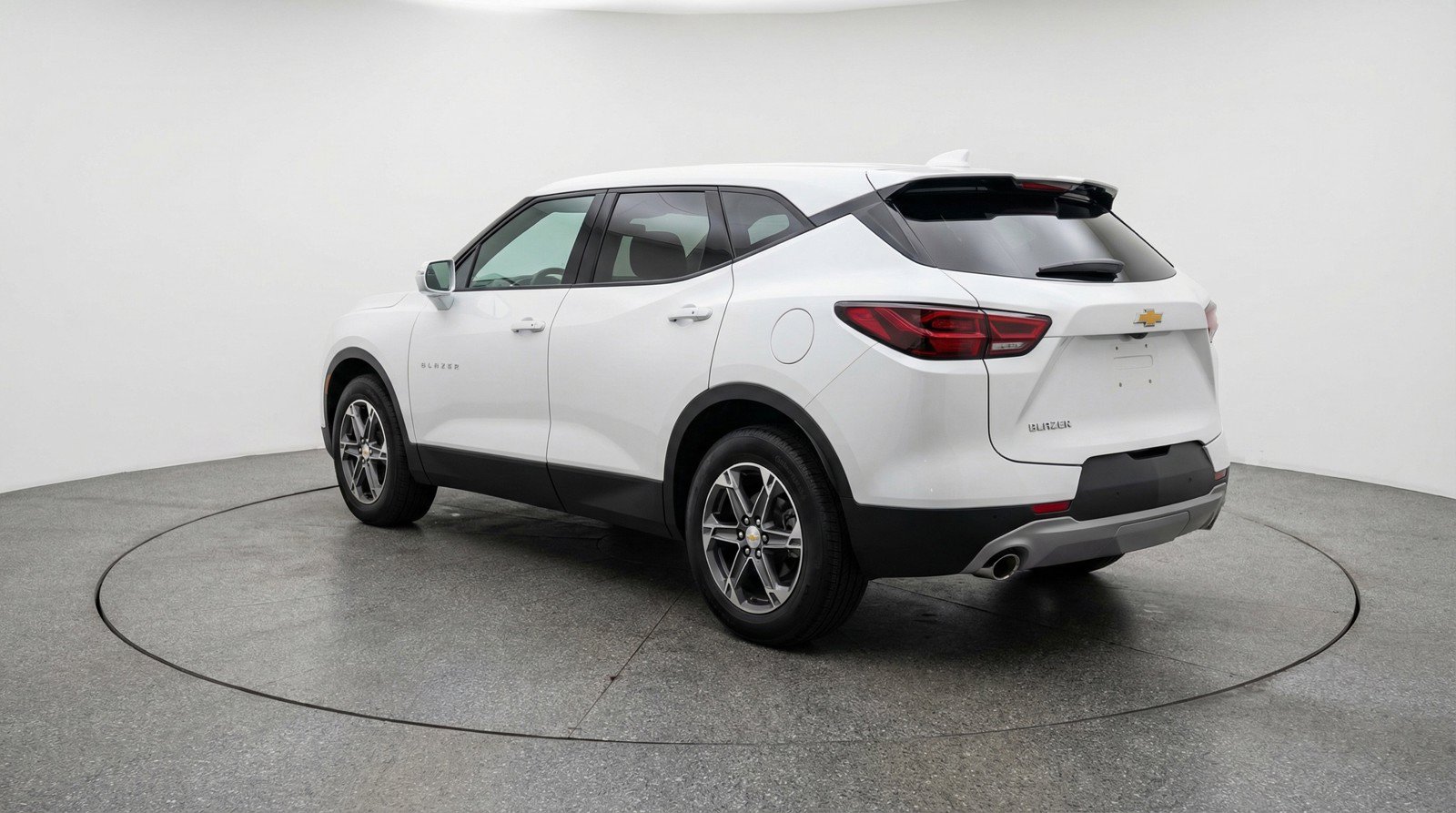 Used 2025 Chevrolet Blazer LT FWD image 6