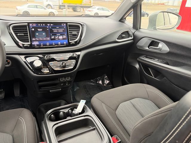 Used 2022 Chrysler Pacifica Touring AWD/4WD image 31