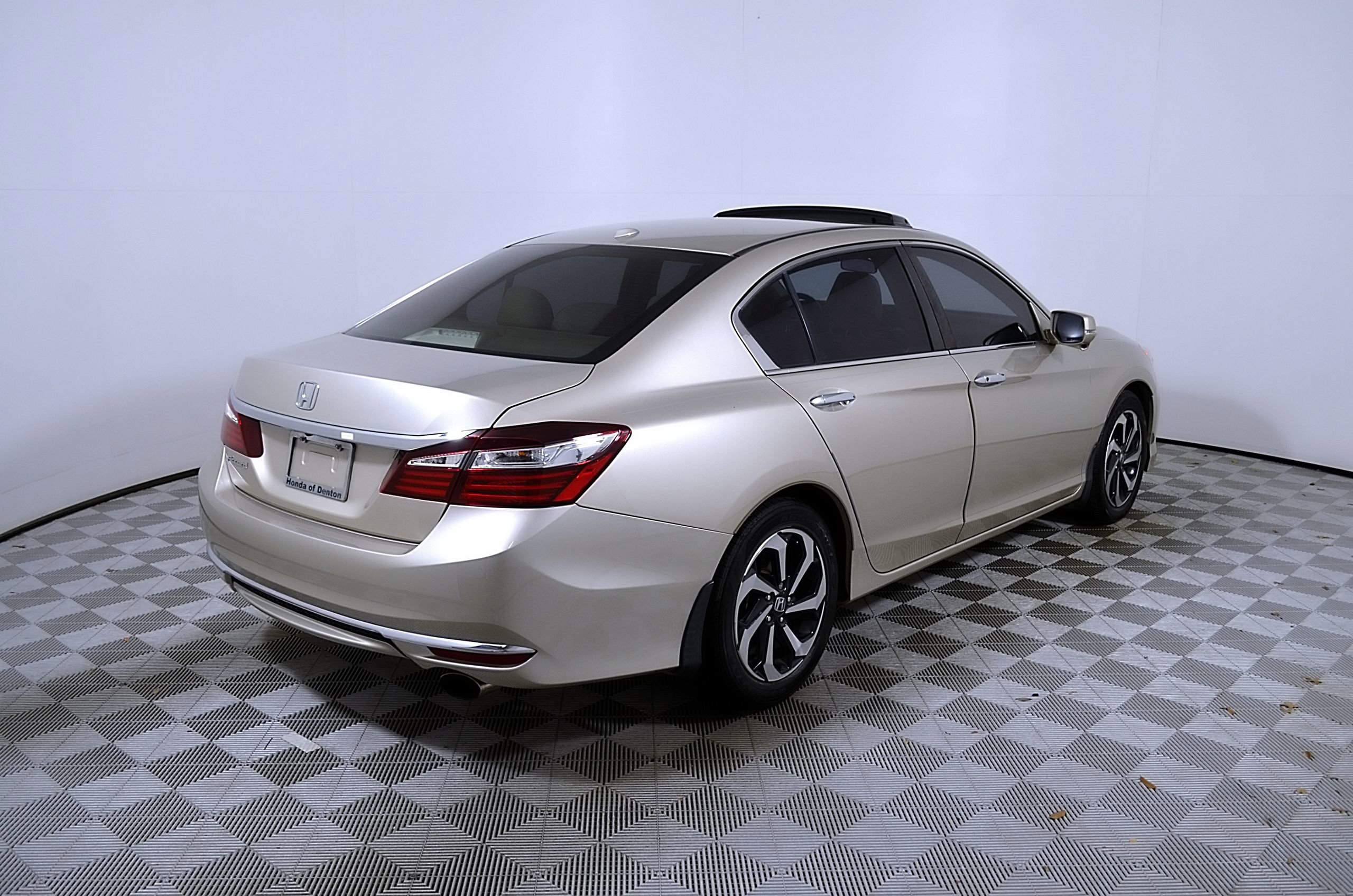 Used 2017 Honda Accord EX image 8