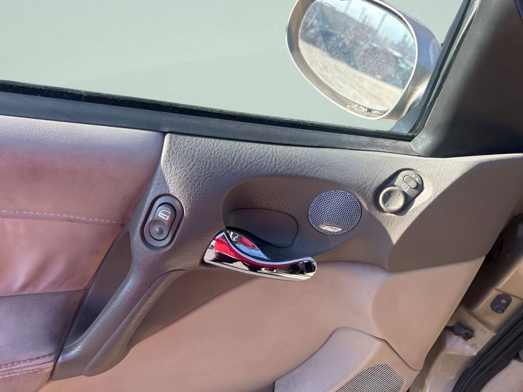 Used 2004 Saturn L-Series L300 image 14