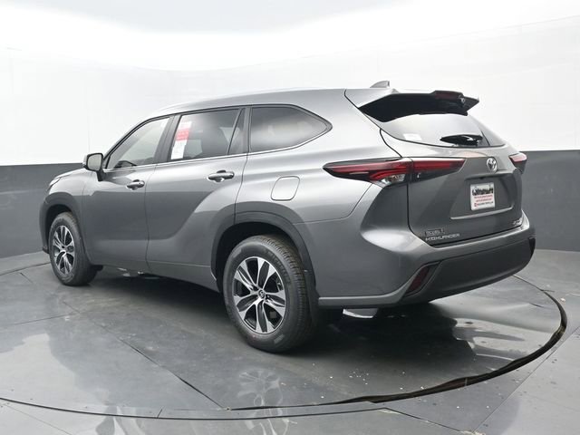 Used 2026 Toyota Highlander XLE image 3