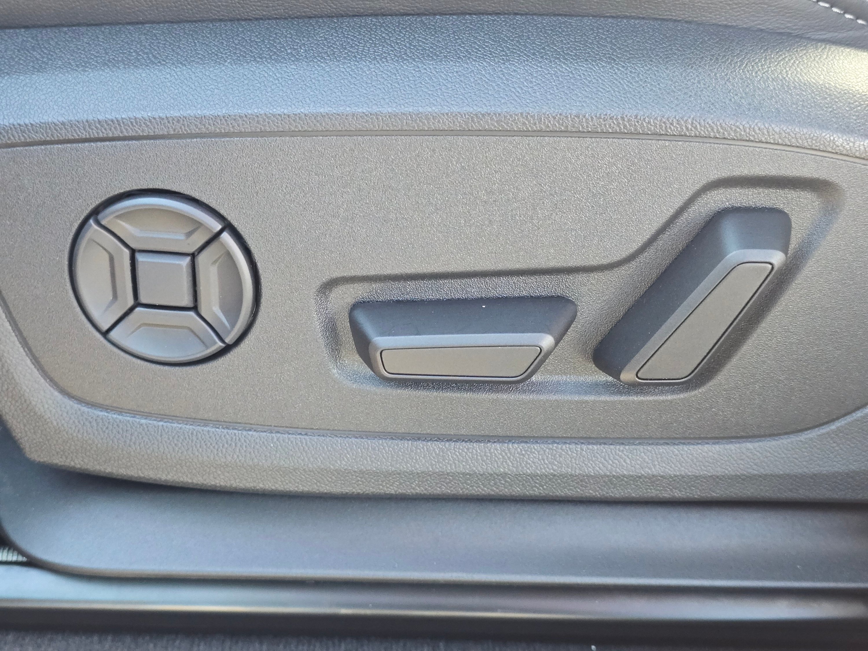 Certified 2025 Audi Q3 2.0T Premium AWD/4WD image 36
