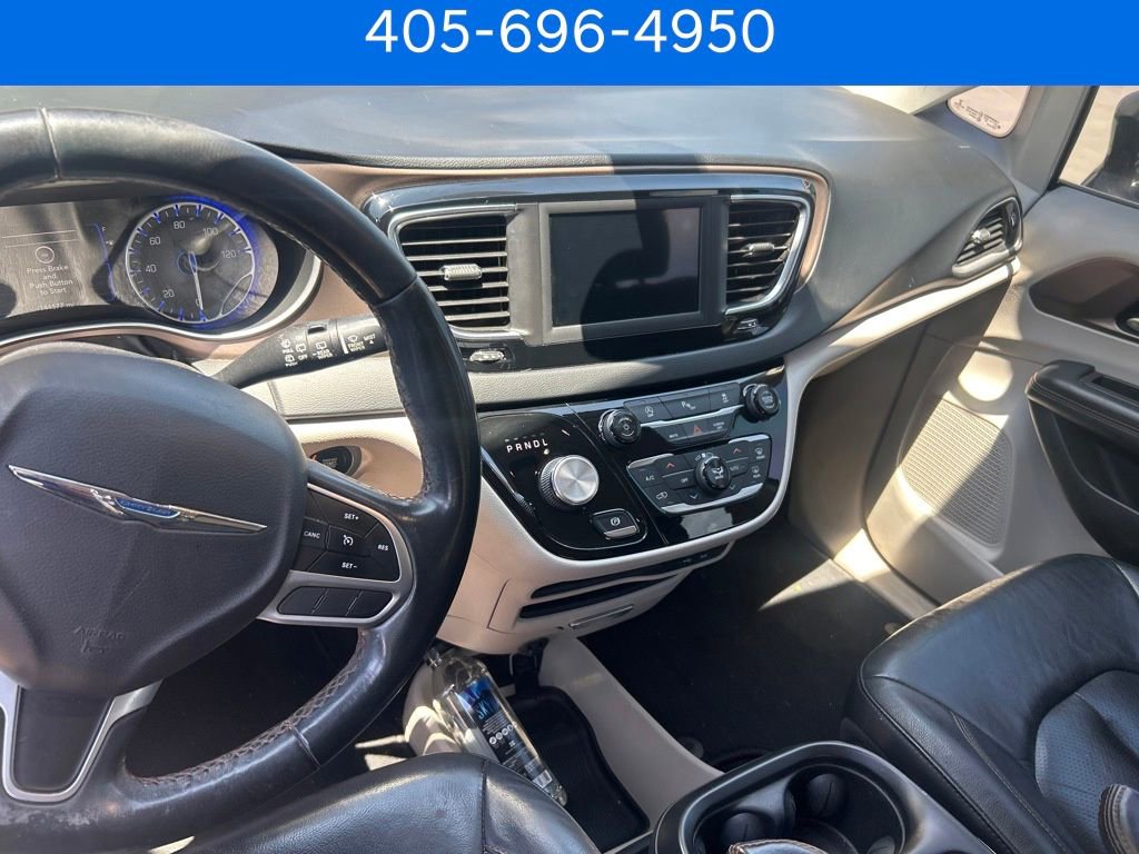Used 2018 Chrysler Pacifica Touring-L FWD image 6