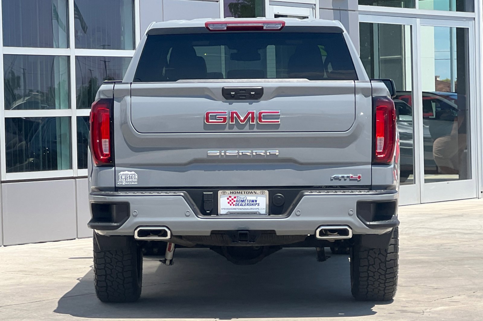 Used 2024 GMC Sierra 1500 AT4 image 5