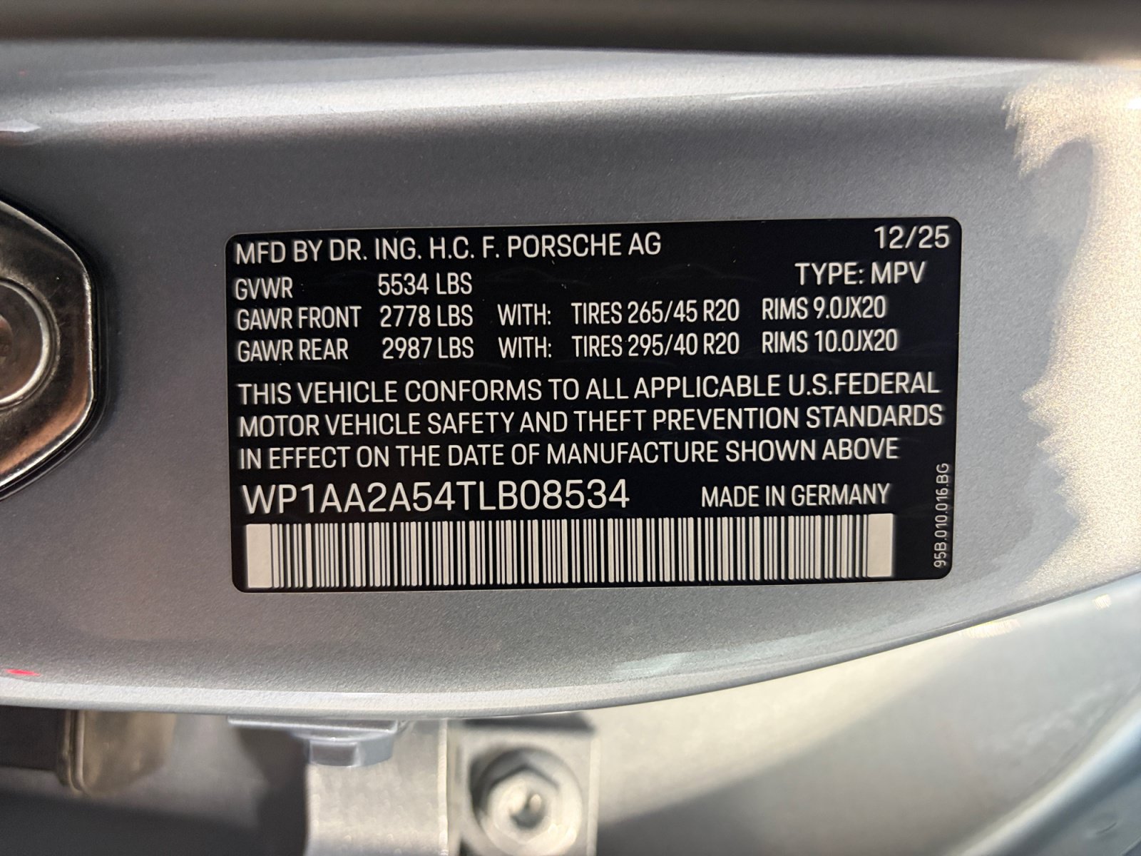 Certified 2026 Porsche Macan AWD/4WD image 42